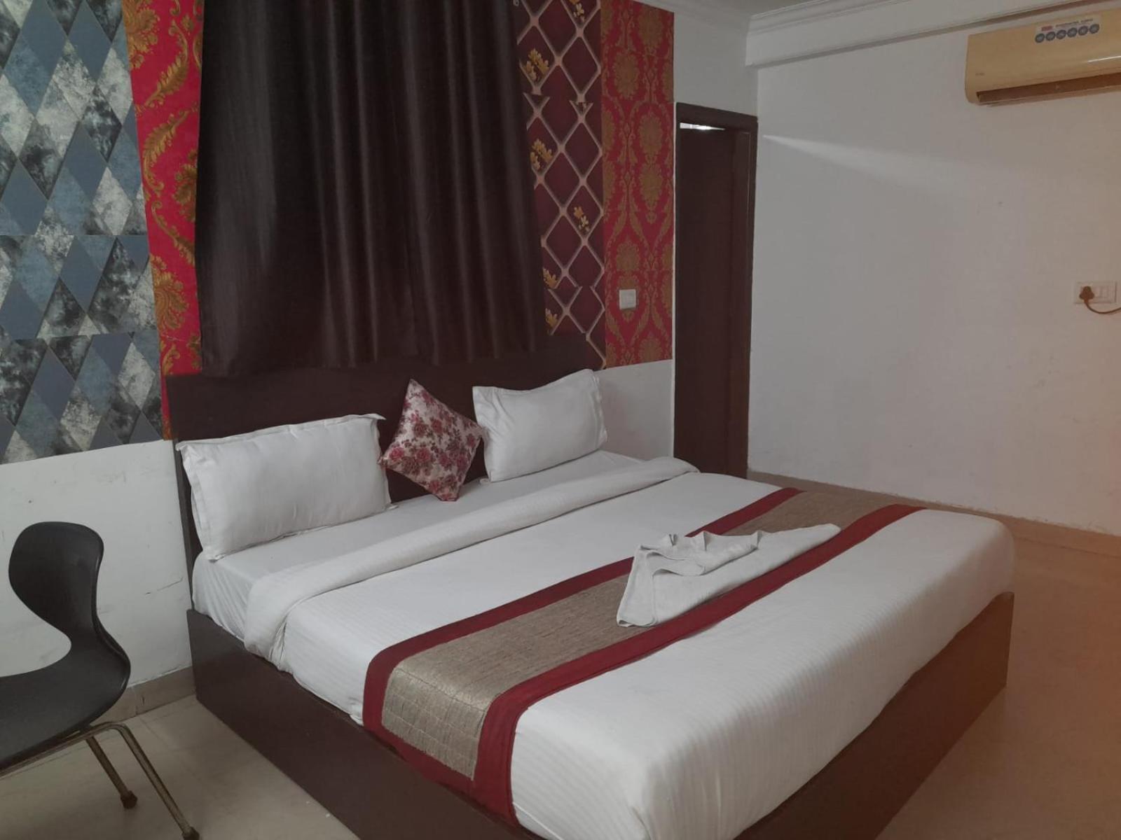Hotel Airport Aditya Inn ニューデリー エクステリア 写真